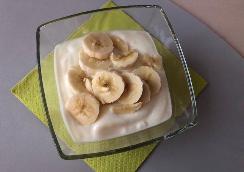 Knuspermüsli mit Joghurt und Banane – sempre-vita.com